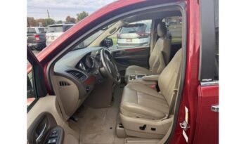 2013 Chrysler Town and Country full