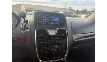 2013 Chrysler Town and Country full