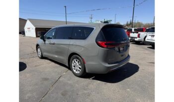 2023 Chrysler Pacifica full