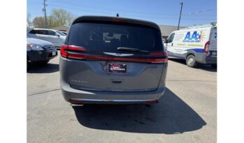2023 Chrysler Pacifica full